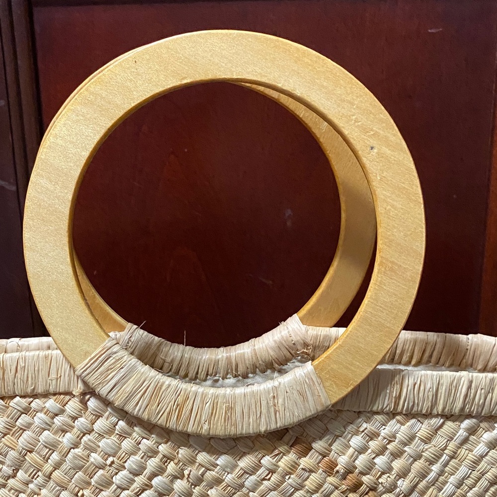 Vintage Straw Tote with Blue Turtle Design bag - Picture 8 of 16